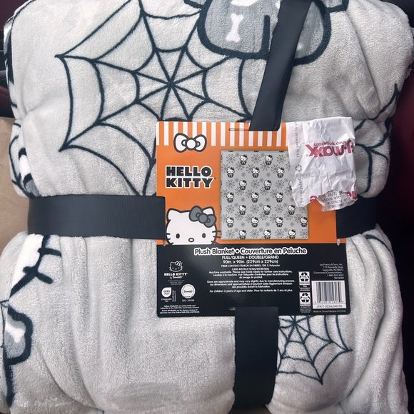 Hello Kitty Other - Hello Kitty Halloween Queen/Full blanket